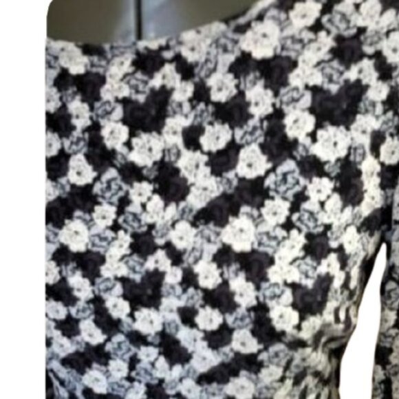 Cute Aritzia Talula floral print mini skater long sleeve tunic dress - Picture 3 of 7